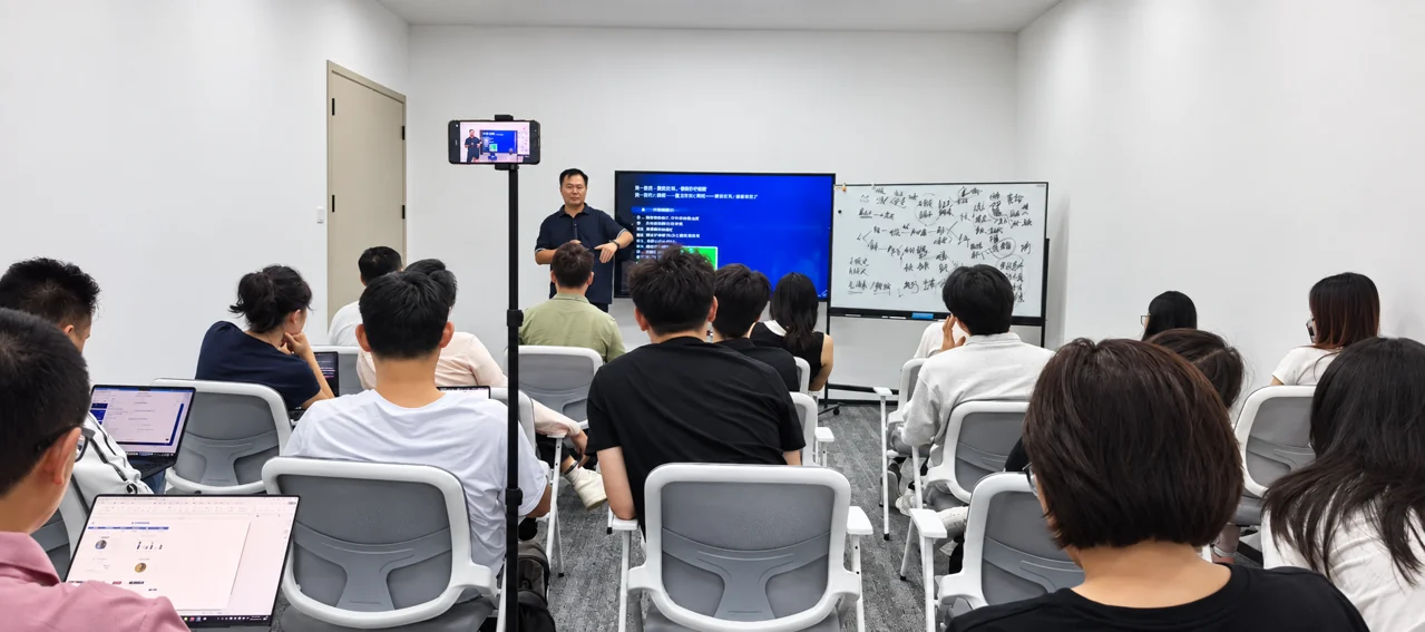 课堂授课与学员实操